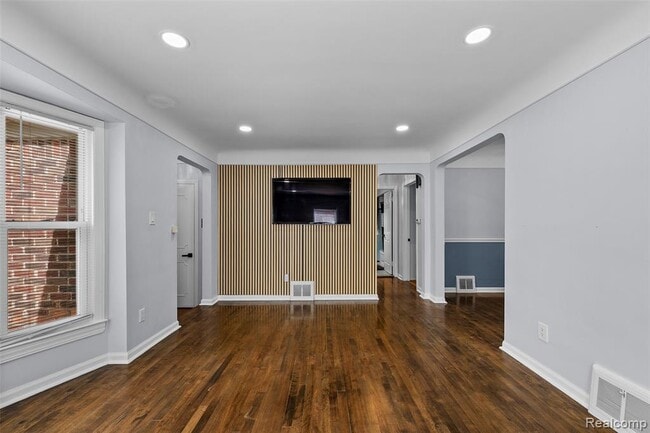 Building Photo - 8478 Hazelton St