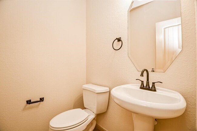 Foto del edificio - 6135 Norwood Meadows Ln