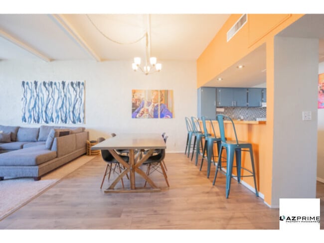 Foto del edificio - Prepare to be Enchanted by This Fully Furnished 1/1 Phoenix Condo - A Hidden Gem Where Style Meets S