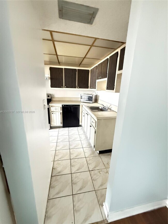 Foto del edificio - 2025 NE 164th St
