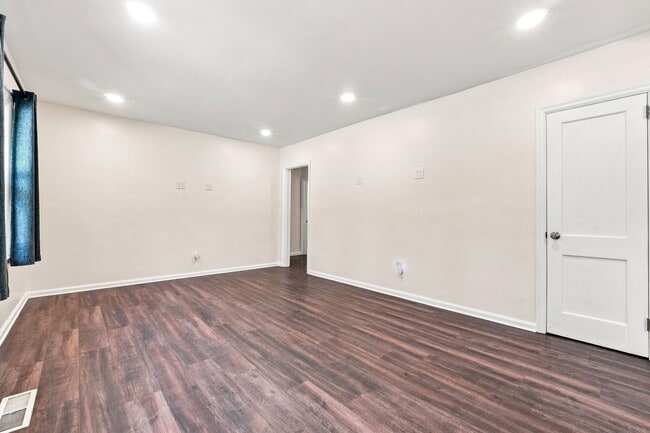 Building Photo - 2875 Orion Dr