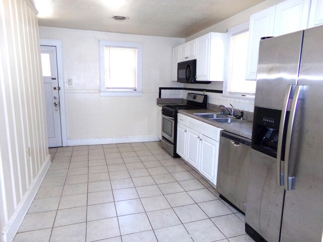 Building Photo - 4225 Hacienda St
