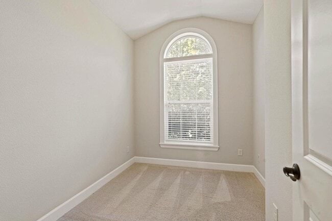 Building Photo - Spacious 4-bdrm/3-bath in North Bethany—Ga...
