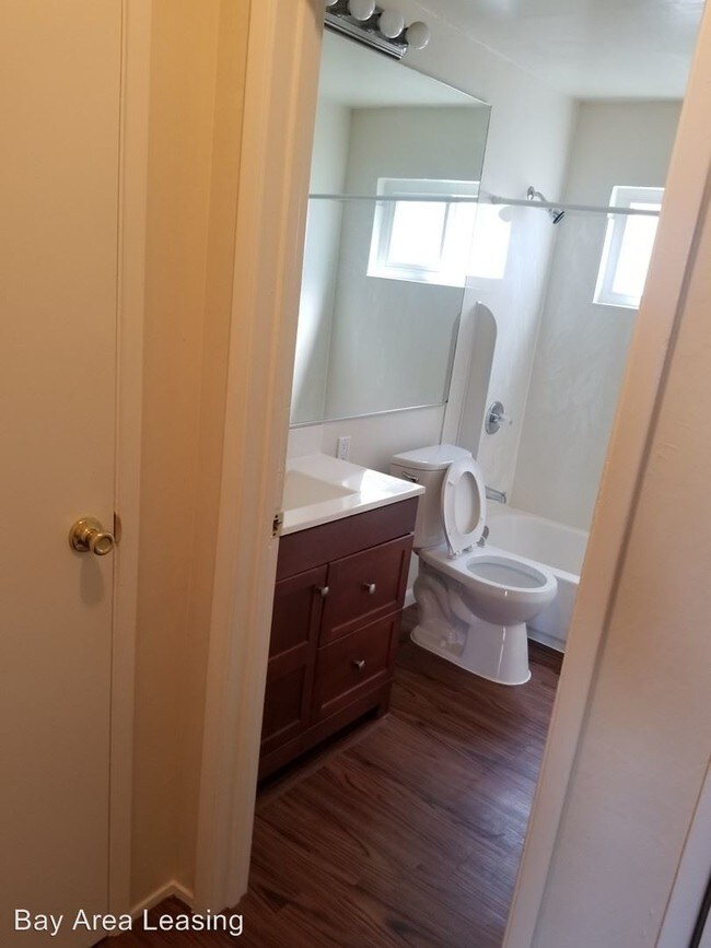 Building Photo - 1 br, 1 bath Apartment - 1935 10th Avenue