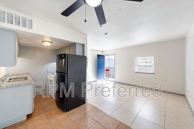 Foto del edificio - 1800 N Wayside Dr