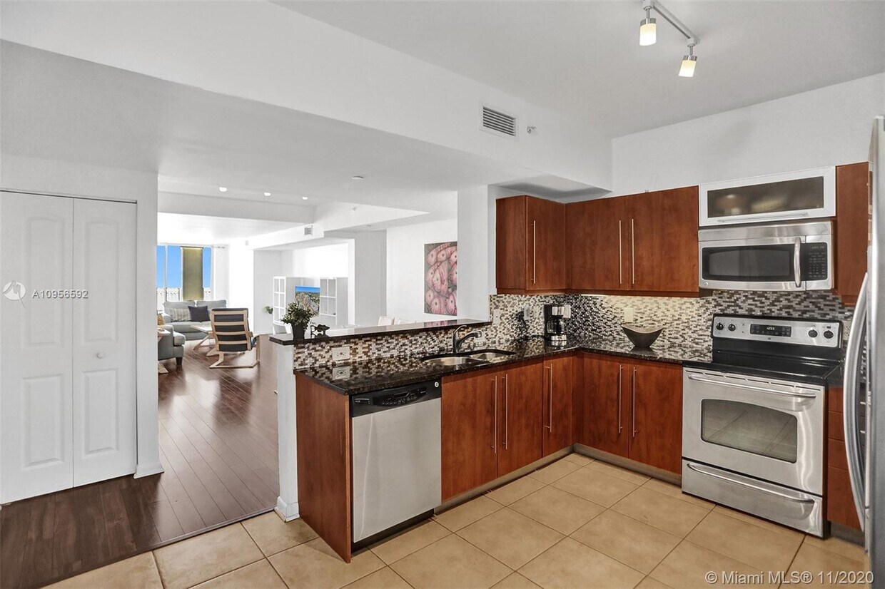Primary Photo - 7350 SW 89th St
