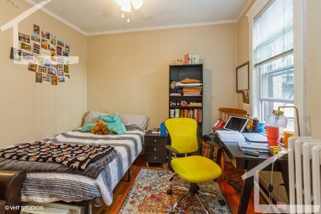 Building Photo - Cleveland Circle Area of Brighton. Steps f...