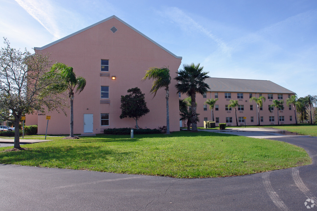 Foto del edificio - The Courtney