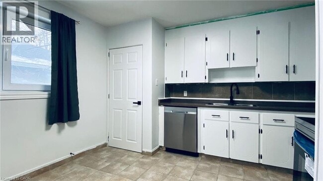 Building Photo - 88 Longford Dr