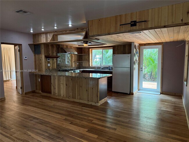 Foto del edificio - 612 SW 11th Ct