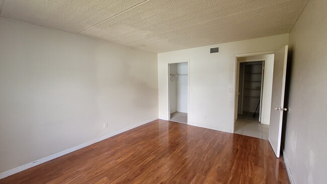 Building Photo - 2830 Somerset Park Dr