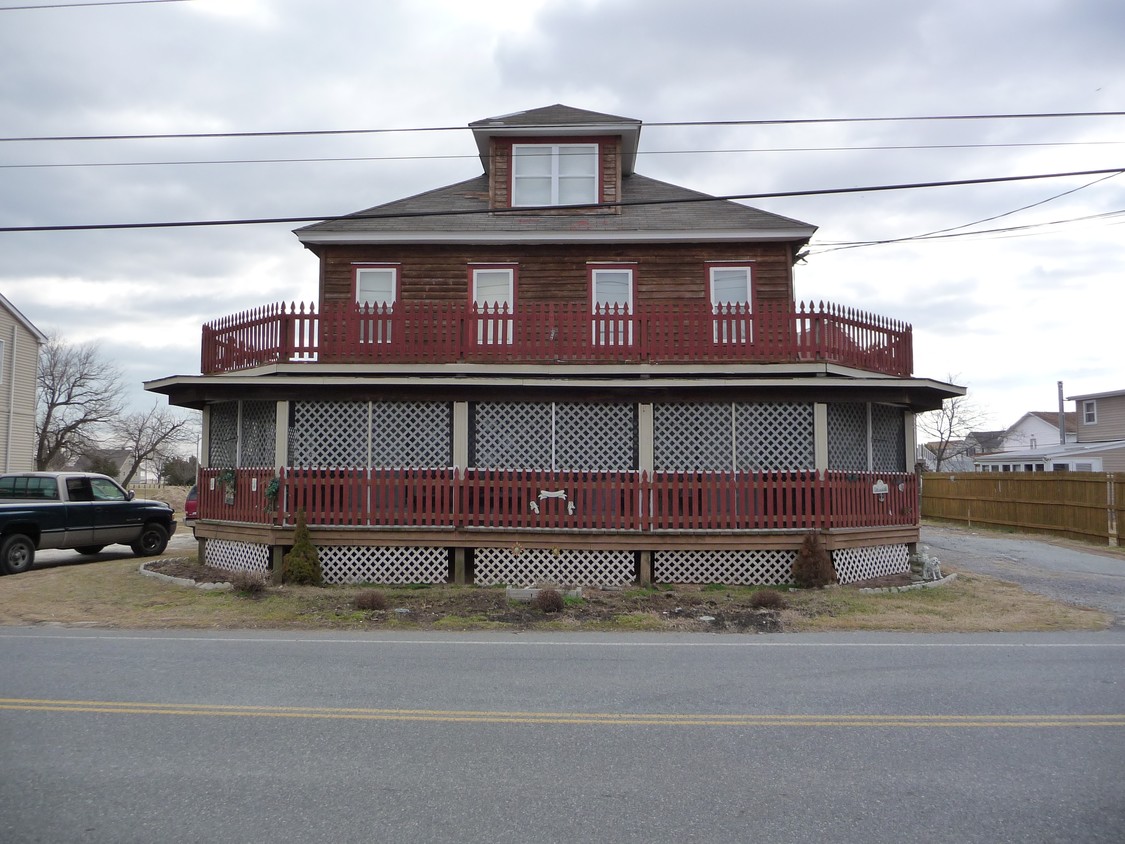 Primary Photo - 3424 Main St
