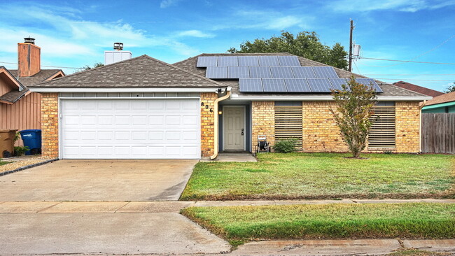 Building Photo - 806 Mariana Dr