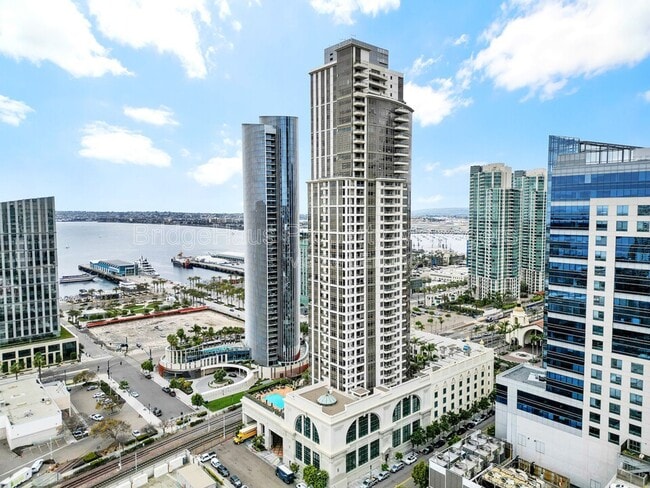 Foto del edificio - 700 W E St