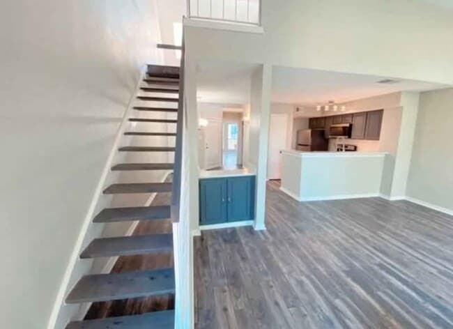 Building Photo - 3406 Country Club Dr W