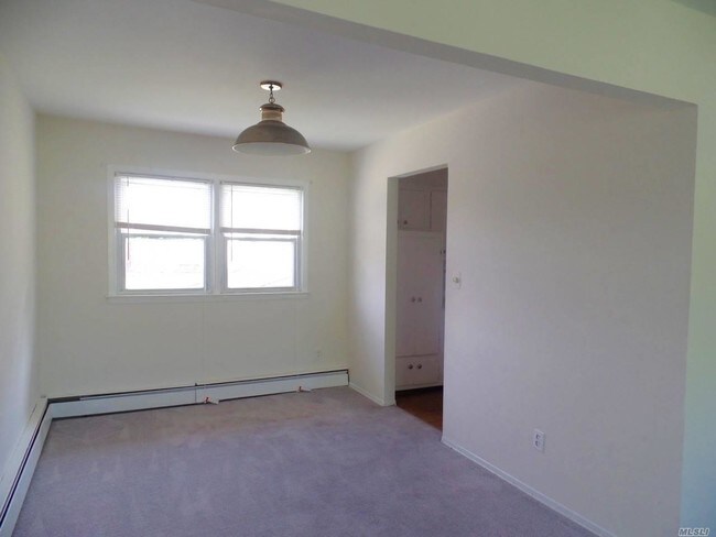 Building Photo - 58 W Mineola Ave