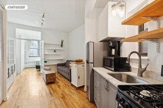 Building Photo - 205 E 89th St