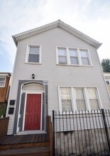 Building Photo - 725 N Throop St