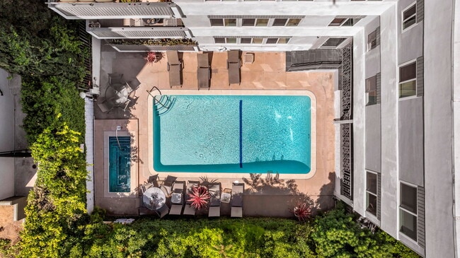 Building Photo - 7259 Hillside Ave