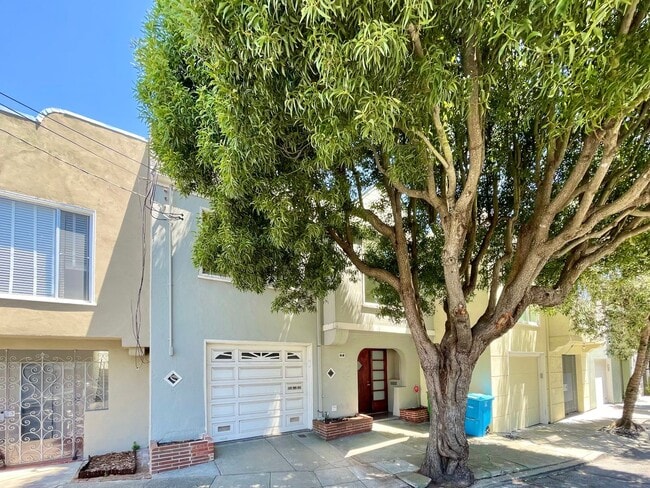 Building Photo - Contemporary, Stunning 3BR/2.5BA Noe Valley Home w/Tranquil Garden! PROGRESSIVE
