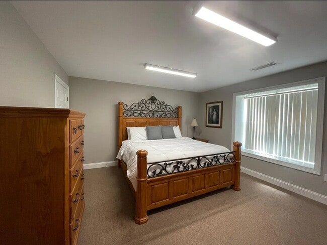 Foto del edificio - 1023 Baker Dr