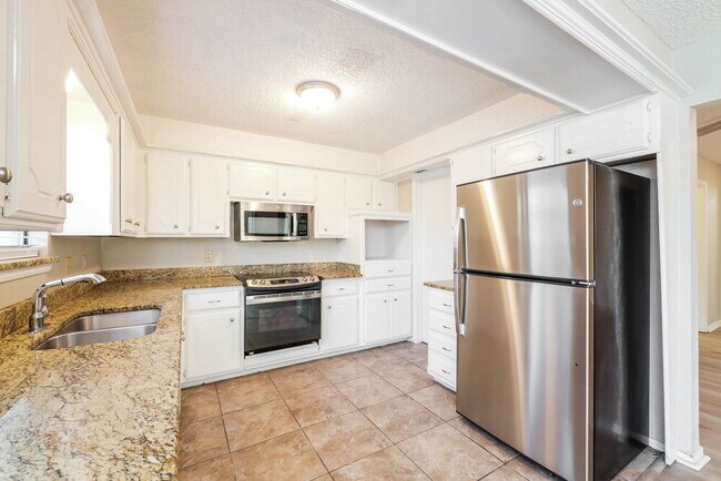 Foto del edificio - 1112 NE 21st Ct