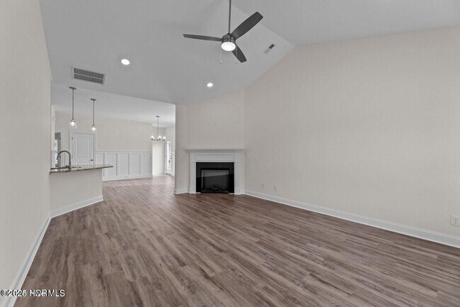 Building Photo - 4504 Laurel Rdg Dr