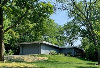 Building Photo - 715 Longwood Dr