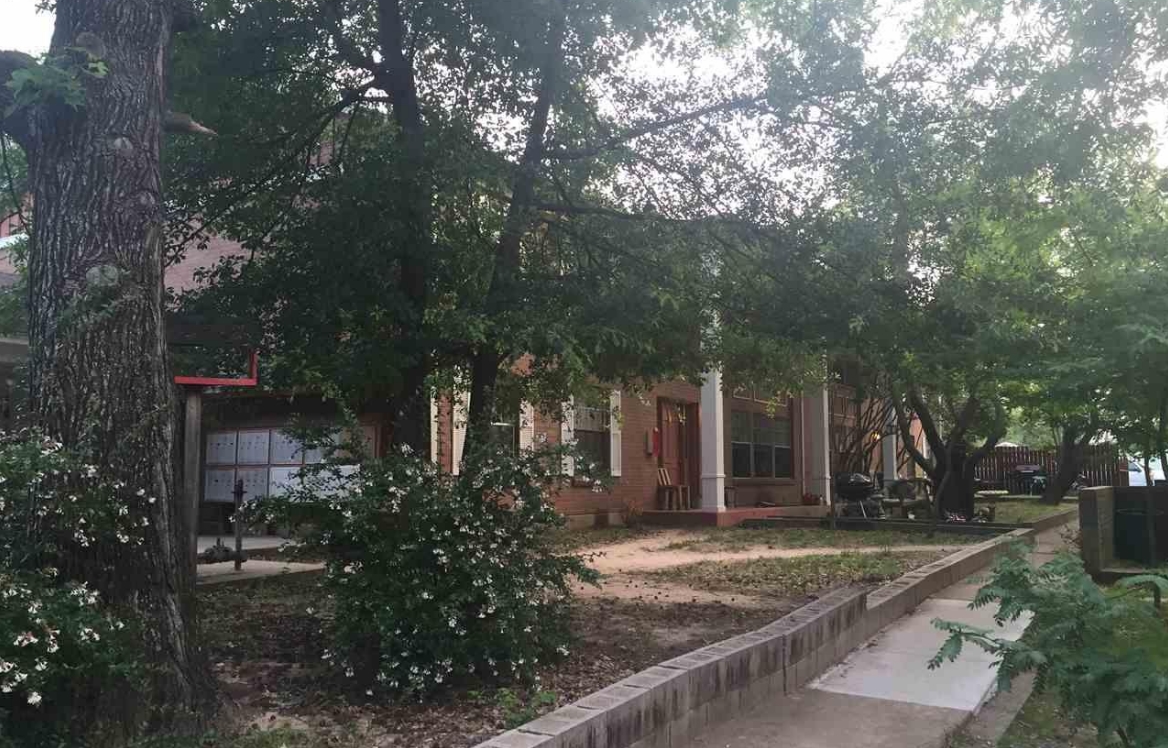 Foto principal - 539 Moore St S