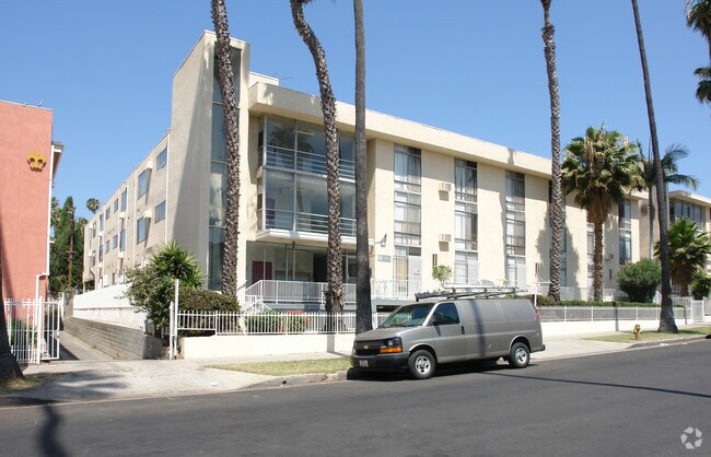 Foto del edificio - 961 Elden Ave