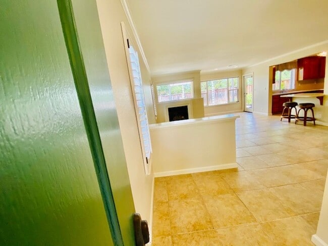 Foto del edificio - Elegant and Move-In Ready 4BD/3BA, Two-Sto...