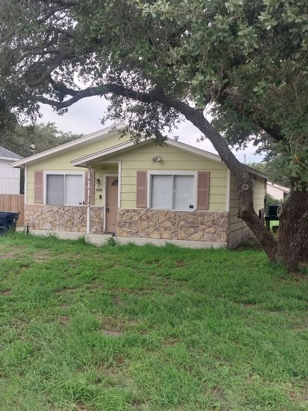 Foto principal - 901 N Terry St