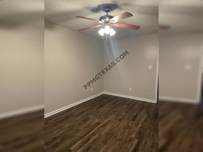 Foto del edificio - 7802 Lassie Ln
