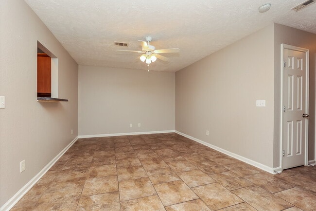 Building Photo - 606 Nixon Way