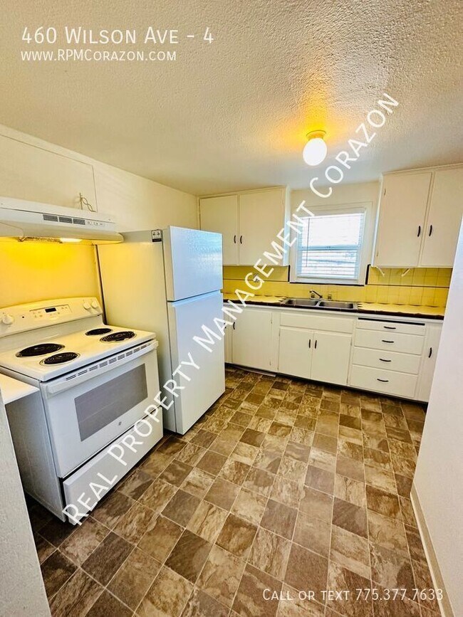 Building Photo - Upstairs 2 Bed, 1 Bath Upstairs Apartment