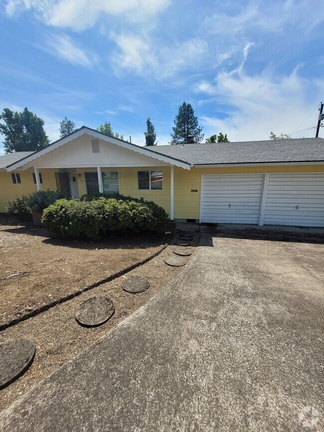 Building Photo - 3560 Kincaid St