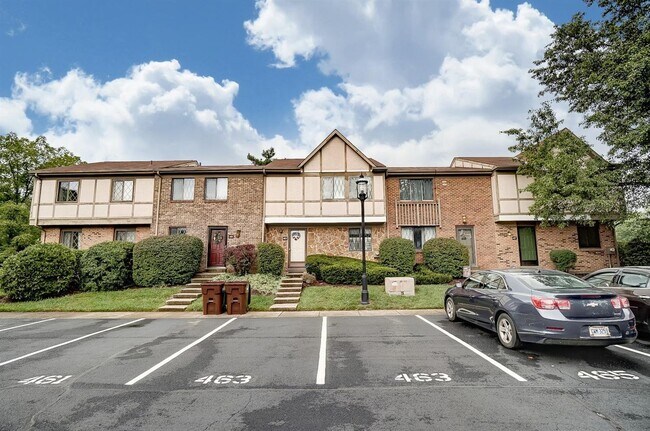 Photo - 465 Dartmouth Cir House