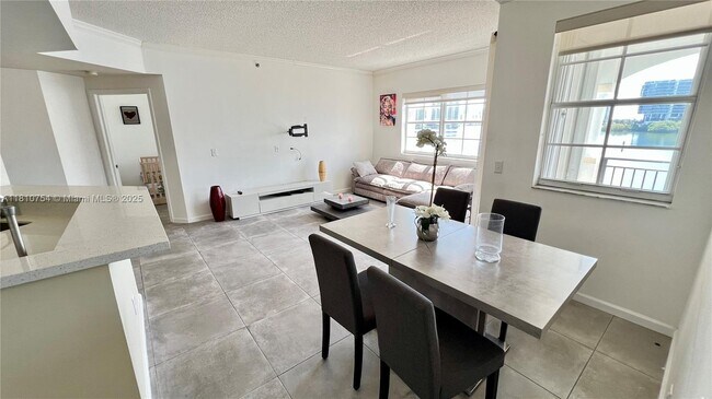Foto del edificio - 3255 NE 184th St