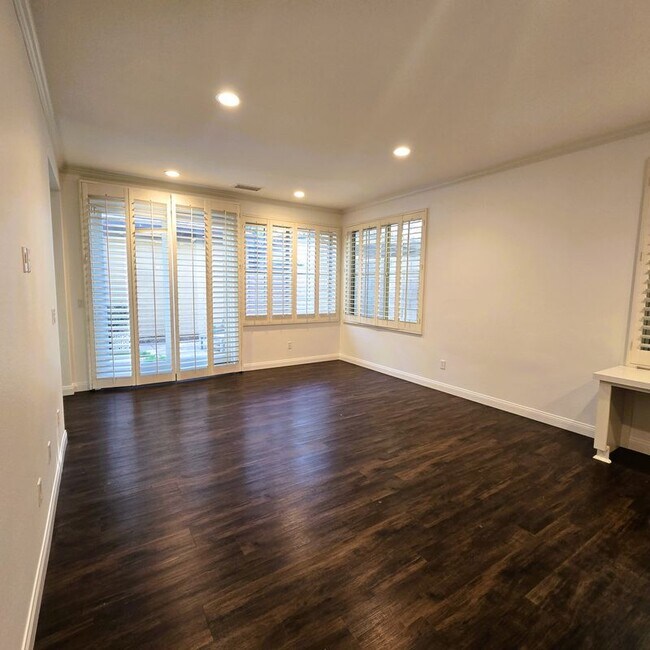 Building Photo - 53 Serenity