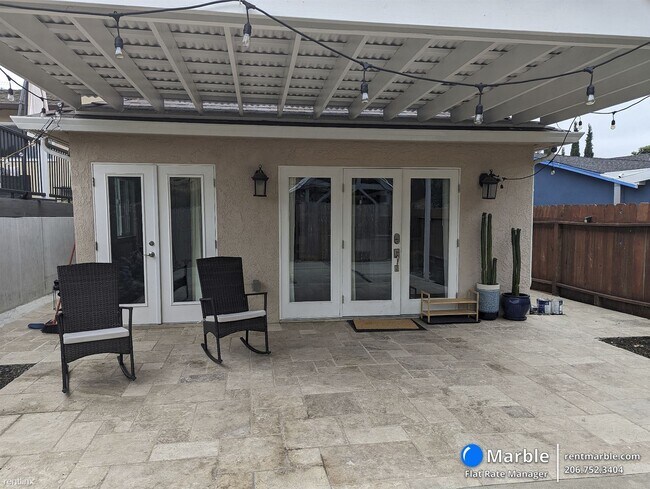 Building Photo - 2 br, 1.5 bath Townhome - 3951 Malcolm Ave...