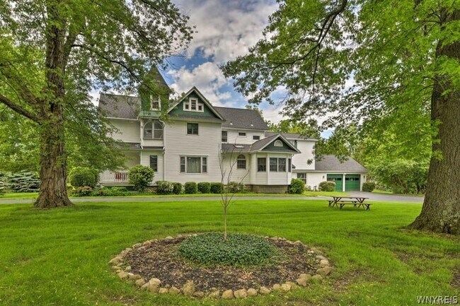 Foto del edificio - 2461 Bowen Rd