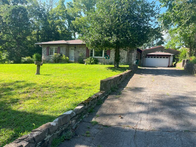 Building Photo - 948 Norman Dr