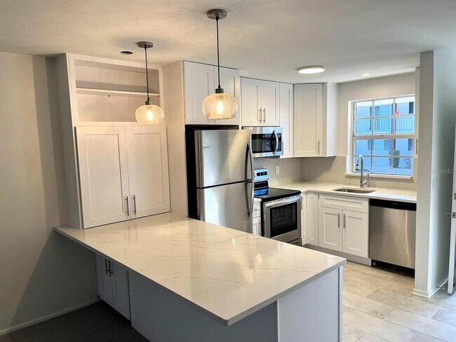 Building Photo - 1250 S Denning Dr