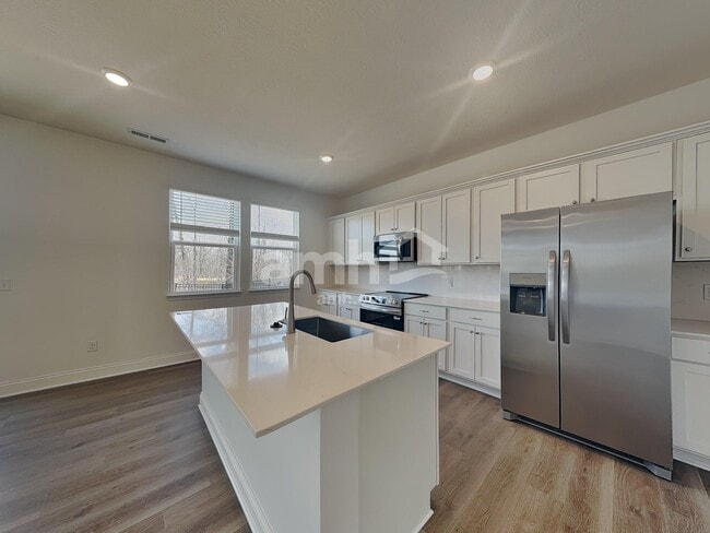 Building Photo - 212 Deanscroft Dr