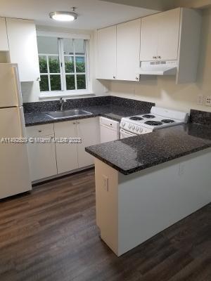 Building Photo - 3090 Bird Ave