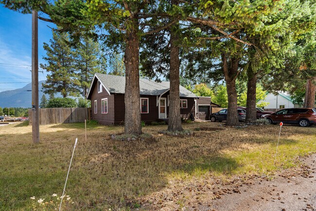 Building Photo - 1003 1st Ave W