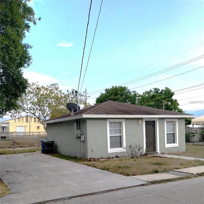 Foto del edificio - 648 Ave P SW