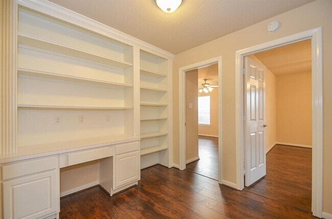 Foto del edificio - 24643 Hampton Lakes Dr