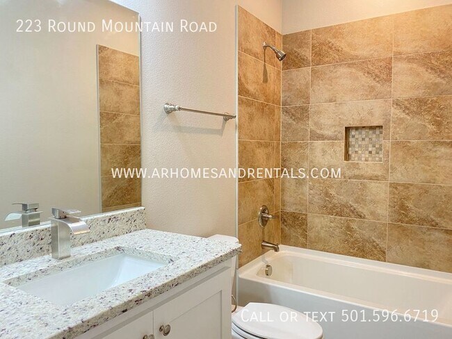 Foto del edificio - 223 Round Mountain Road | $1995 | 4 beds, ...