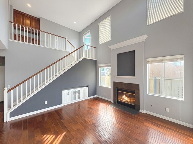 Foto del edificio - Beautiful 4B/3BA house w/ large backyard i...